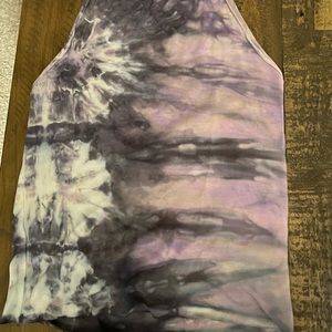 Brightly twisted tank